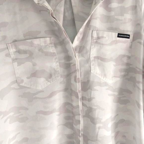 Calvin Klein Jeans Women's Tie Front Button Down Top with Roll Tab Sleev… - Picture 5 of 8